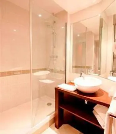 Kyriad Prestige 4*